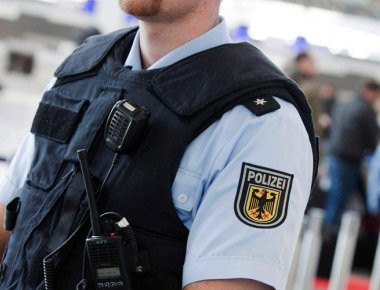 Έληξε η ομηρία σε τράπεζα στη Γερμανία - Δύο συλλήψεις (φωτό)